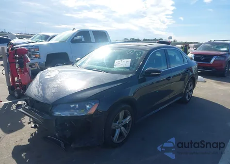 2012 Volkswagen Passat 2.5L Se z USA, uszkodzony, nr VIN 1VWBP7A38CC083151